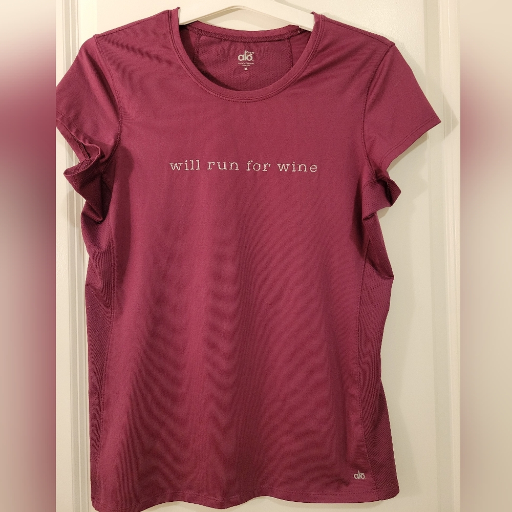 ALO Yoga Women's Wine Graphic Tee Sz XL